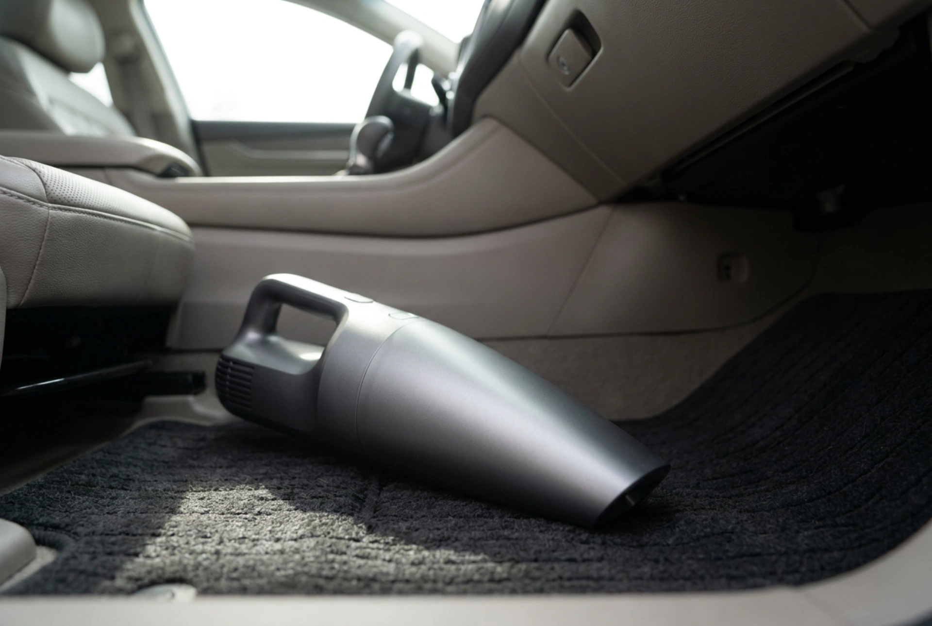 Come prolungare l'autonomia dell'aspirapolvere senza fili in auto